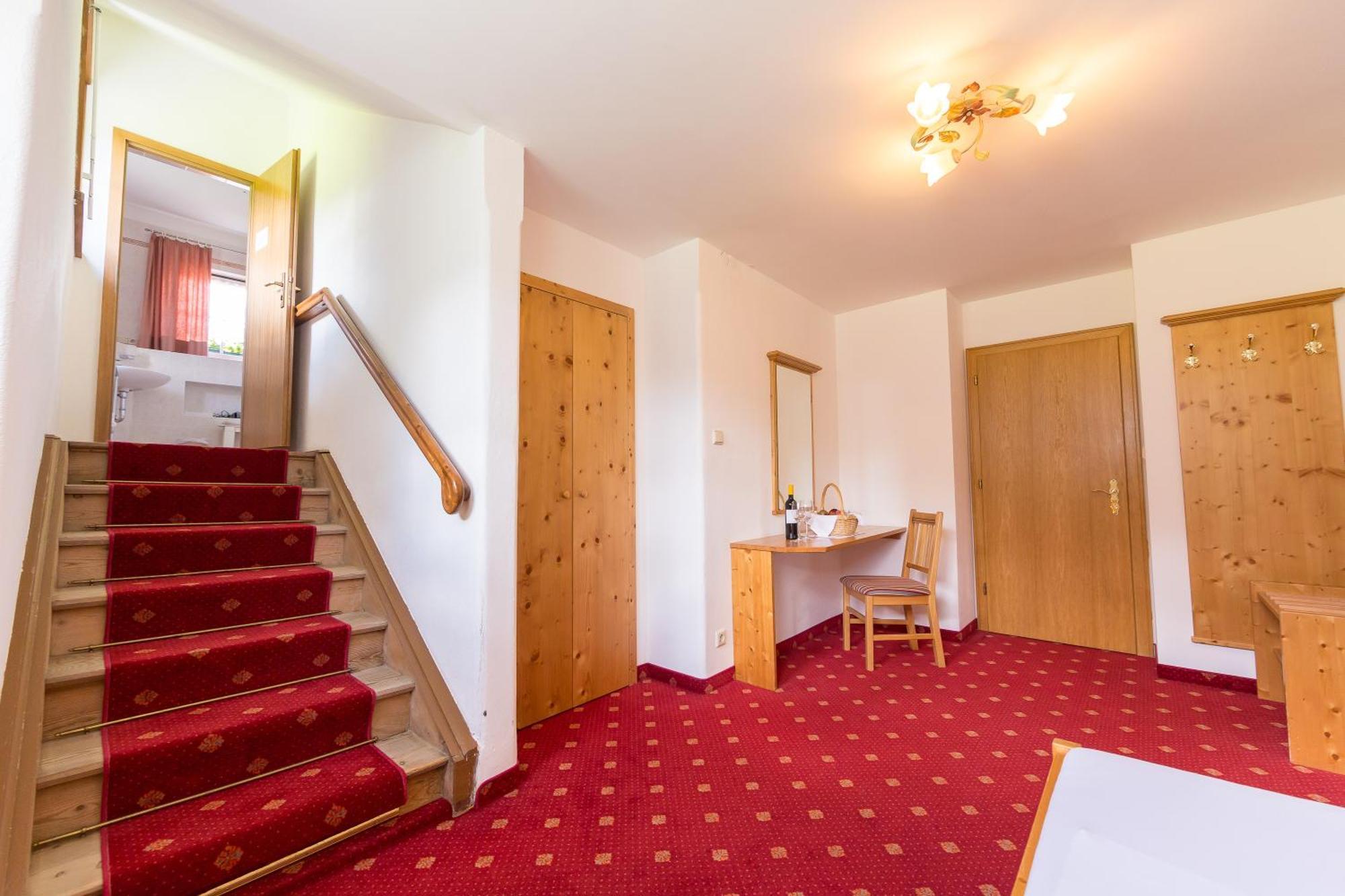 Hotel Villa Waldheim San Candido Quarto foto
