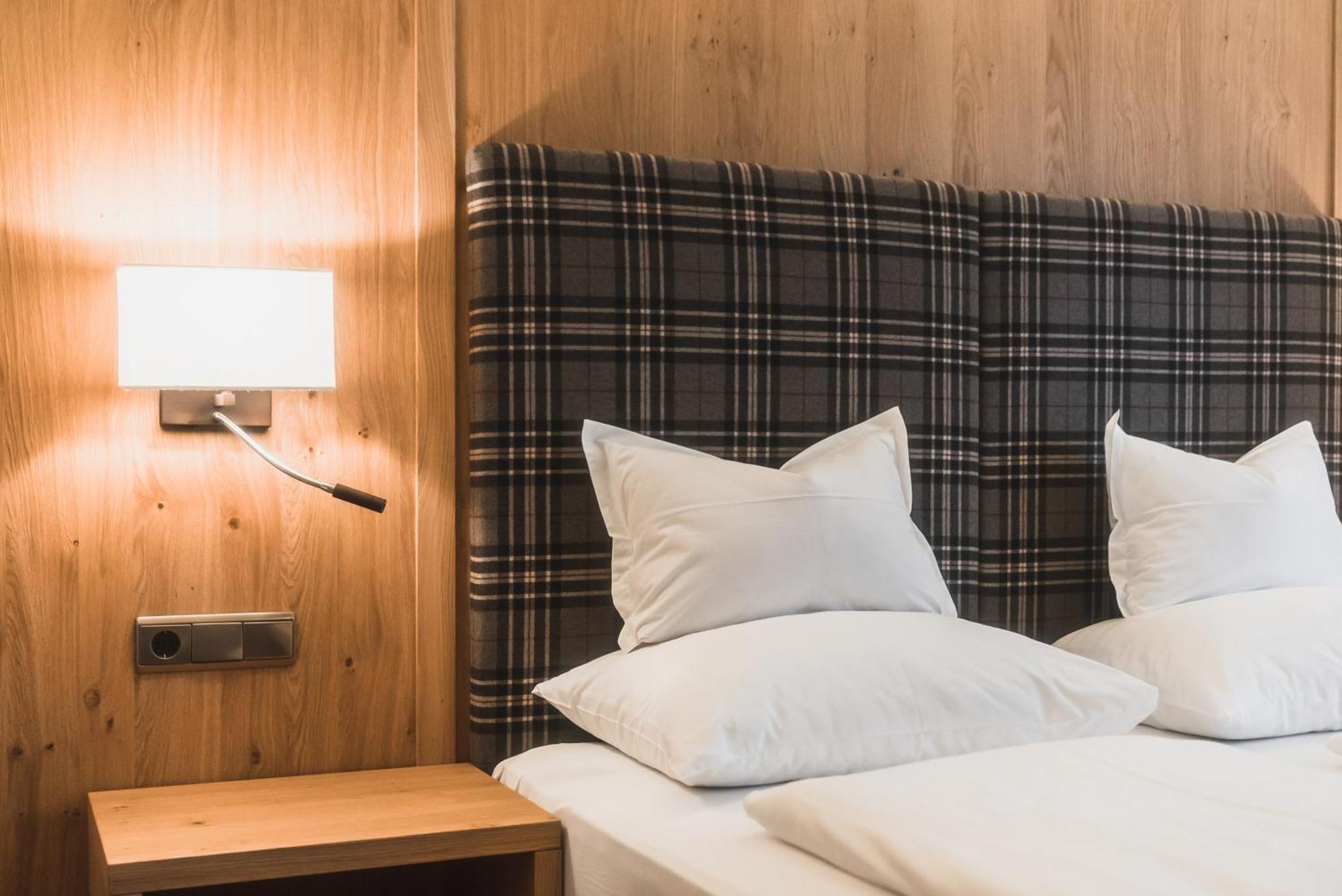 Hotel Villa Waldheim San Candido Quarto foto